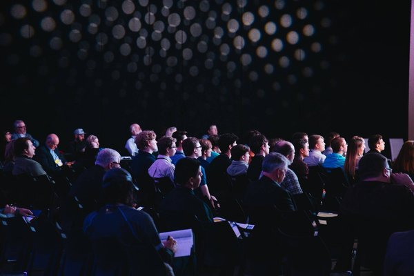 Quelles sont les Conférences et les Débats sur l'Écologie en Europe ?